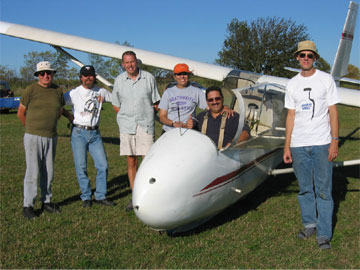 Group photo at the Toronto Soaring Club